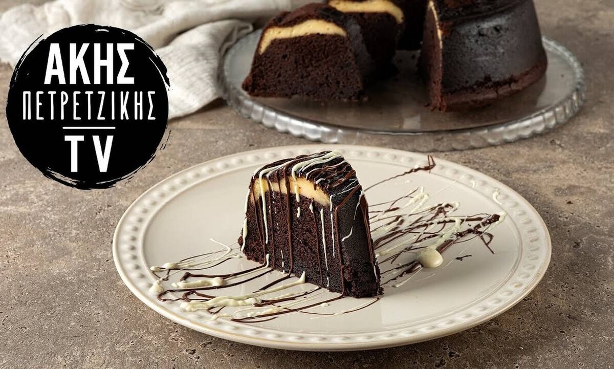Λαχταριστό κέικ με γέμιση cheesecake από τον Πετρετζίκη! 