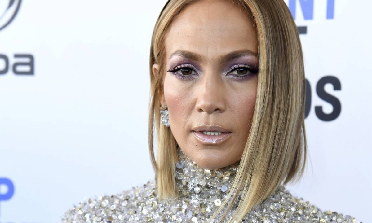 5 κουρέματα που θα κάνουν τα μαλλιά σου να δείχνουν πολύ πυκνά