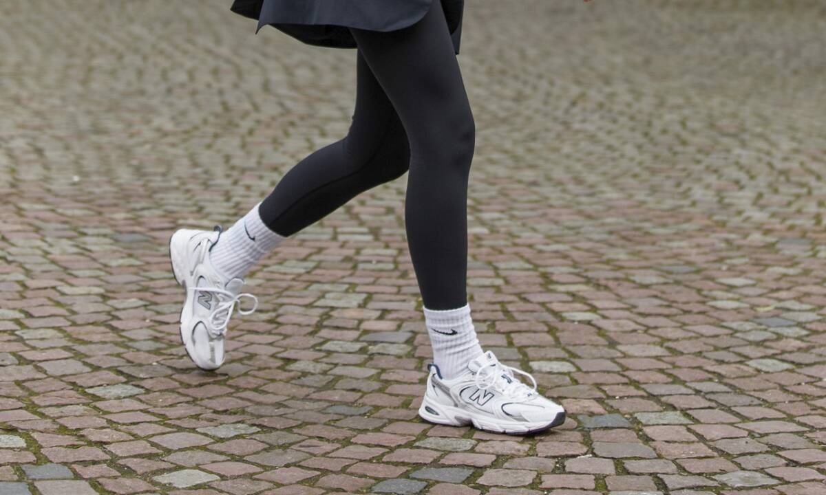 8 νέοι τρόποι να φορέσεις με στυλ το μαύρο κολάν σου