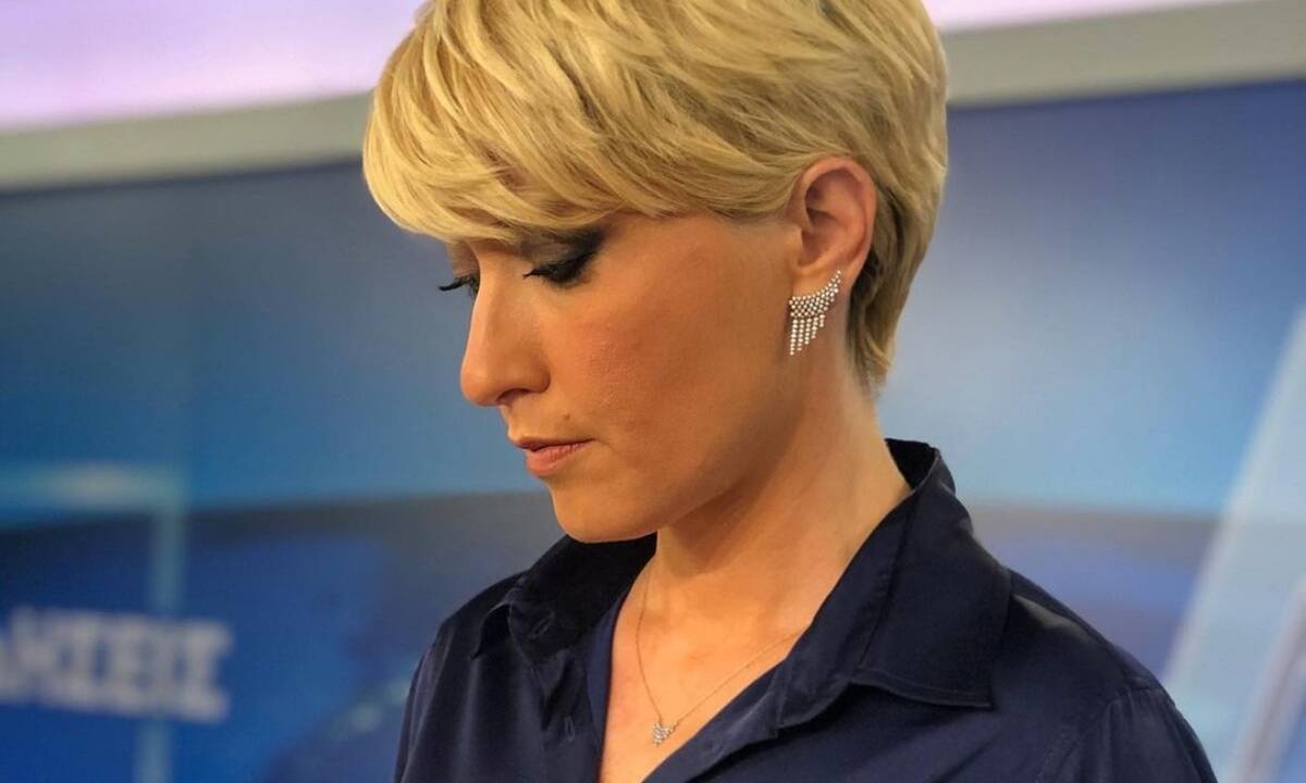 Σία Κοσιώνη: Με casual look στο κέντρο της Αθήνας