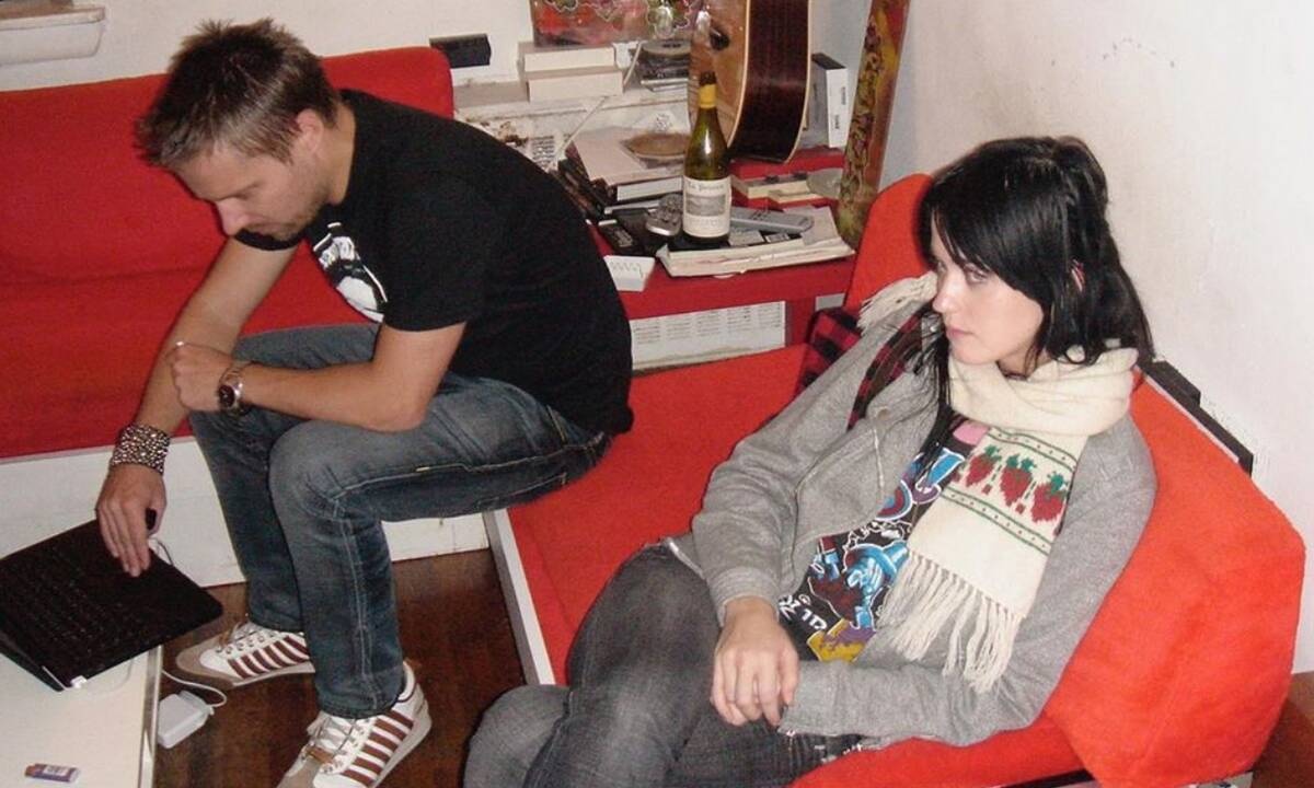 Στη φωτογραφία εικονίζεται μία πασίγνωστη σταρ. Ξέρεις ποια;