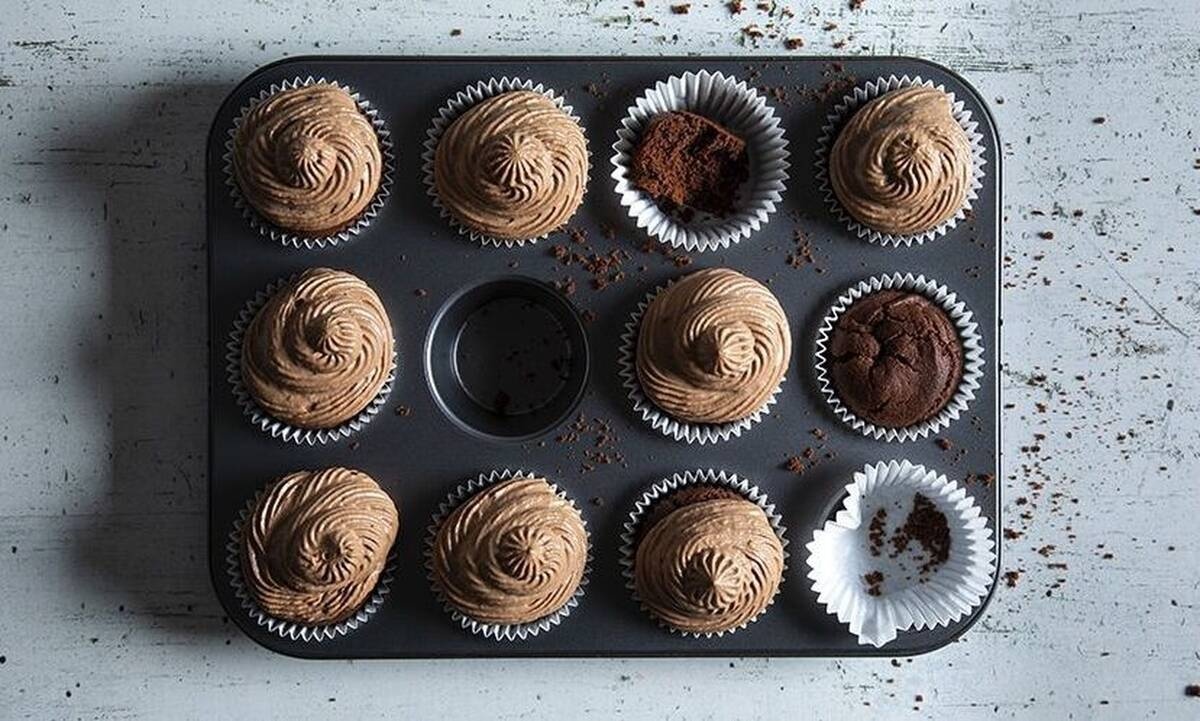 Λαχταριστικά cupcakes με 4 υλικά από τον Άκη Πετρετζίκη