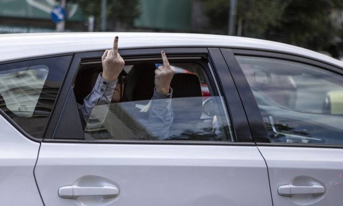 Χρυσή Αυγή: Ένταση με την Ουρανία Μιχαλολιάκου στη ΓΑΔΑ (vid)