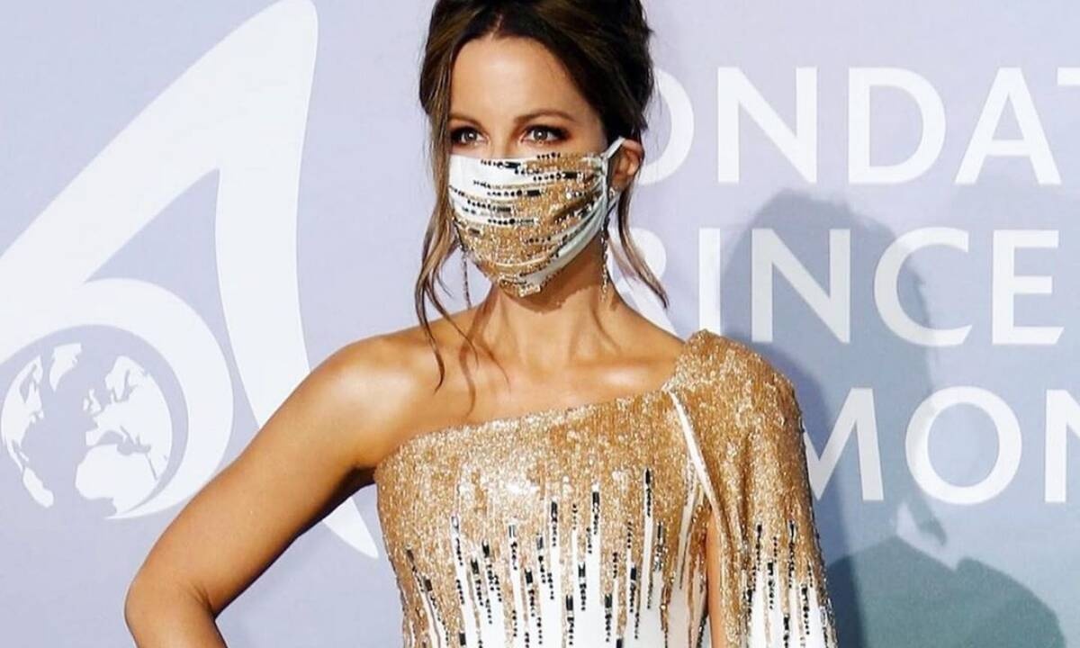 Η ηθοποιός είναι μόνη ξανά και έκανε και κίνηση mat που το αποδεικνύει