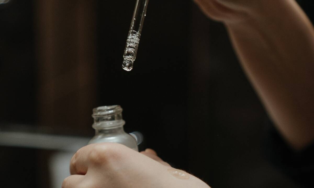 Bakuchiol: Το νέο skincare συστατικό κάνει θαύματα στην επιδερμίδα