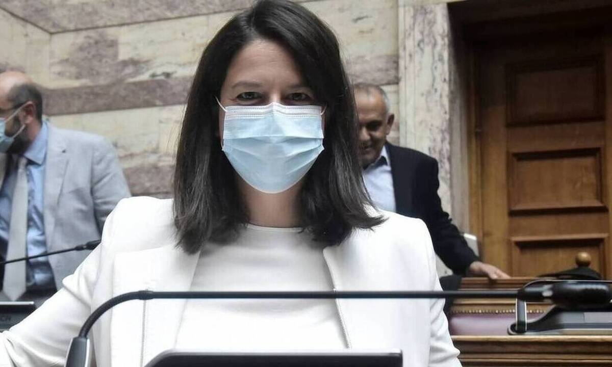 Θετική στον κορονοϊό η υπουργός Παιδείας, Νίκη Κεραμέως