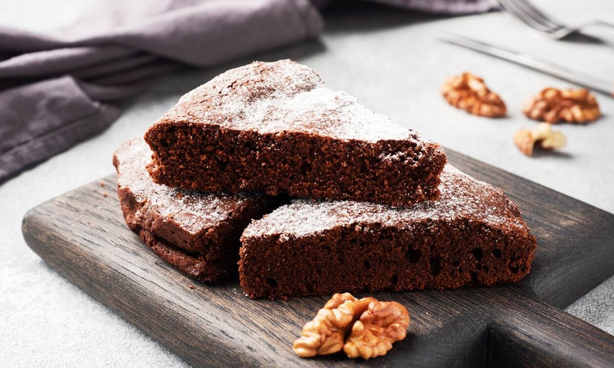 Συνταγή για υγιεινό κέικ σοκολάτας χωρίς αβγά, γάλα και βούτυρο