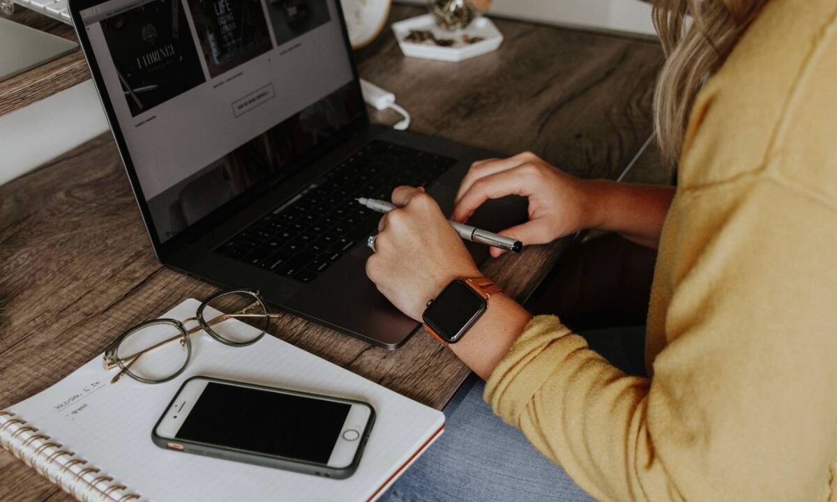 Είσαι σε τηλεργασία; Αυτή η έρευνα σε ενδιαφέρει