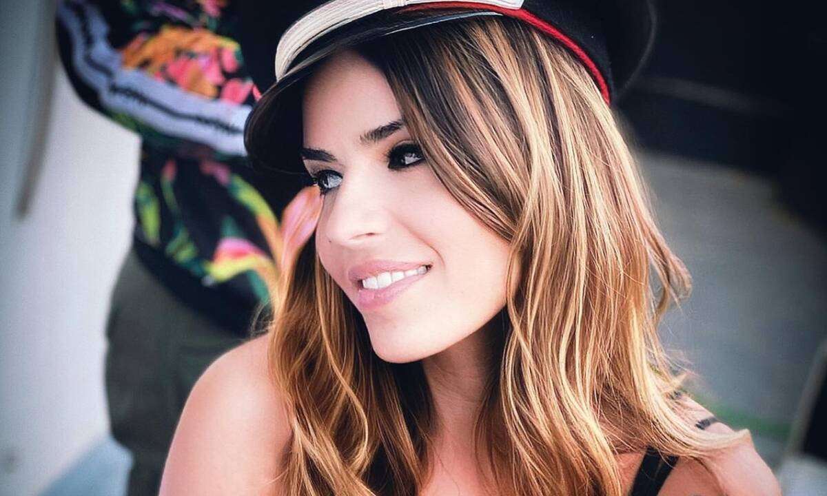 Δεν έχεις να αντιμετωπίσεις καμία θεωρία συνομωσίας παρά μόνο το θάνατο εξηγεί η Χριστίνα Κολέτσα (Γράφει η Majenco)