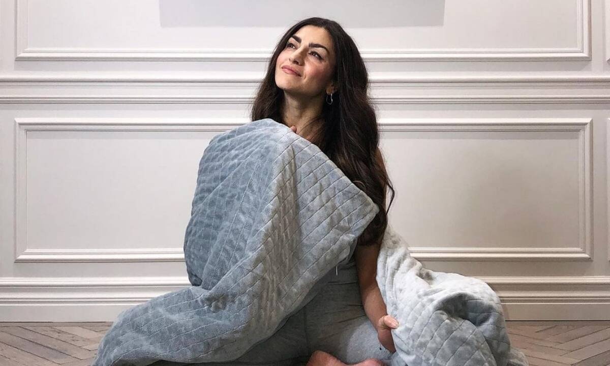 Gravity Blanket: Γιατί αναζητούν όλοι αυτήν την κουβέρτα για την καραντίνα;