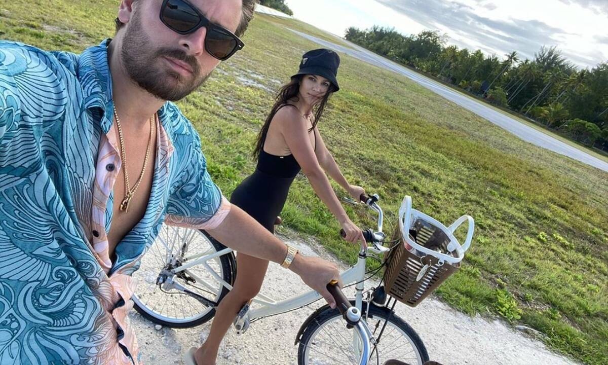 Ο πιο άτακτος άντρας του Hollywood βρήκε (ξανά) νέα σύντροφο