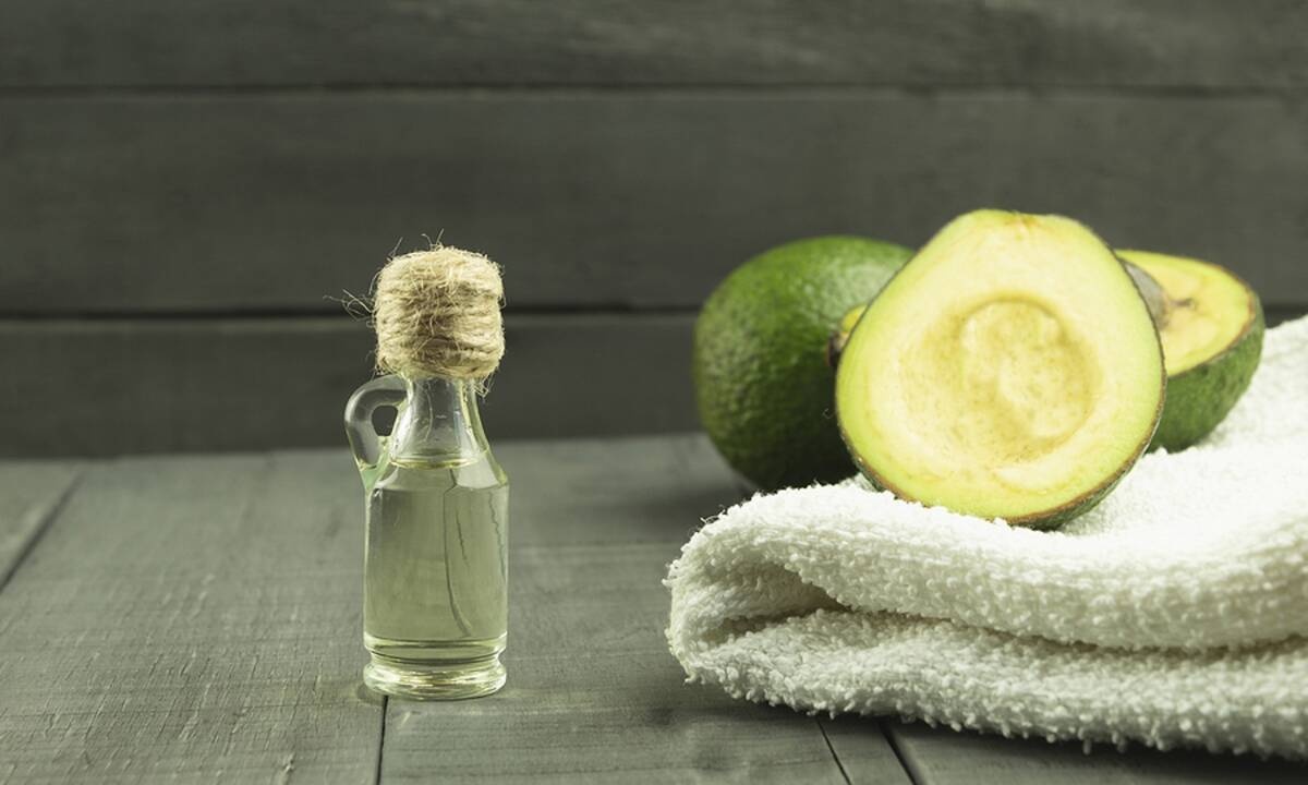 Έλαιο αβοκάντο: Τα απίστευτα οφέλη του για τα μαλλιά, την επιδερμίδα, την υγεία (βίντεο)