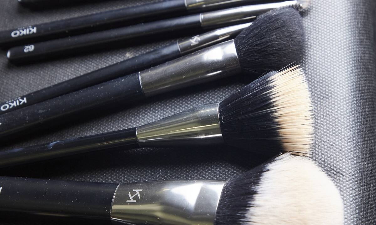 Αυτός είναι ο σωστός τρόπος για να πλένεις τα πινέλα του μακιγιάζ σου