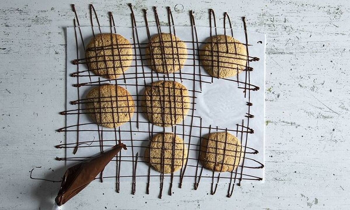 Μπισκότα με 4 μόνο υλικά από τον Άκη Πετρετζίκη! 