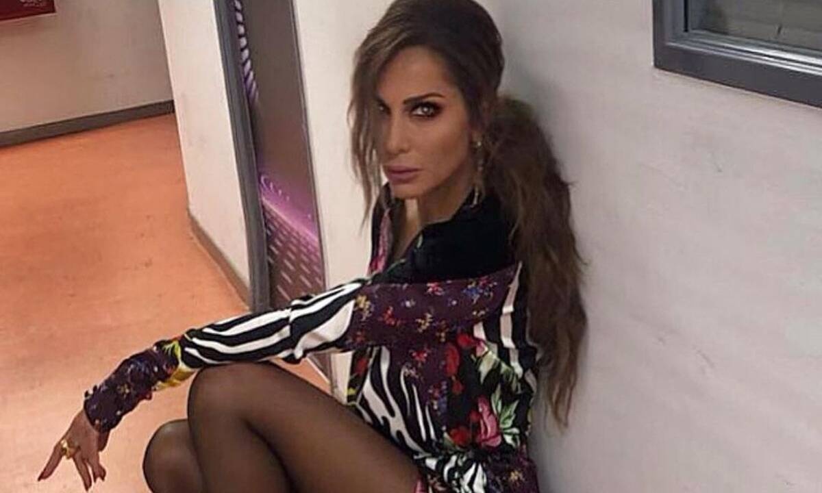 J2US: Διαγωνιζόμενος εξομολογήθηκε τον έρωτά του για τη Δέσποινα Βανδή! (vid)