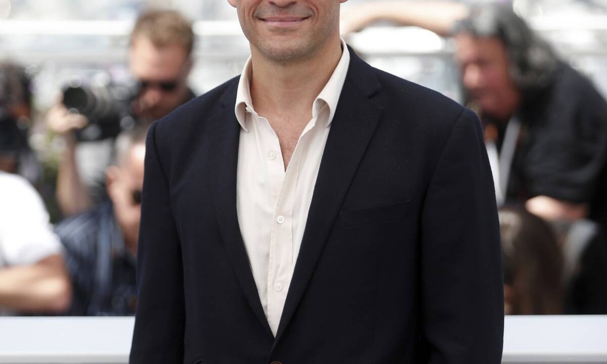 Πασίγνωστος σταρ πρώτα απίστησε και τώρα κρύβεται μην τον δουν