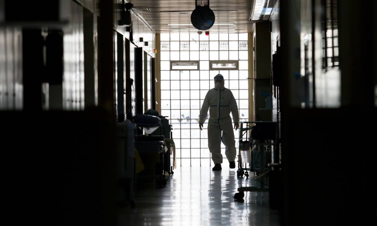 Κρούσματα σήμερα: Θλιβερό «ρεκόρ» με 71 νεκρούς - 1.698 νέα κρούσματα και 392 διασωληνωμένοι