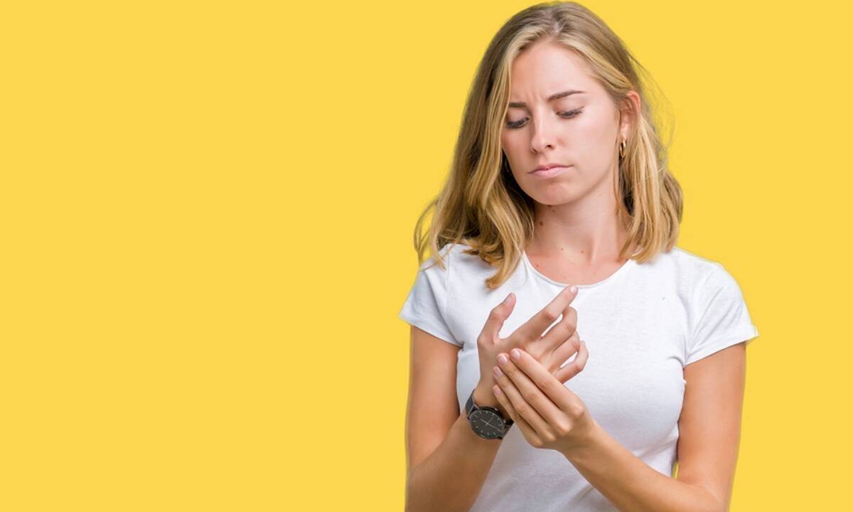 Ρευματοειδής αρθρίτιδα: Παράγοντες που την προκαλούν & επιδεινώνουν τα συμπτώματα (εικόνες)