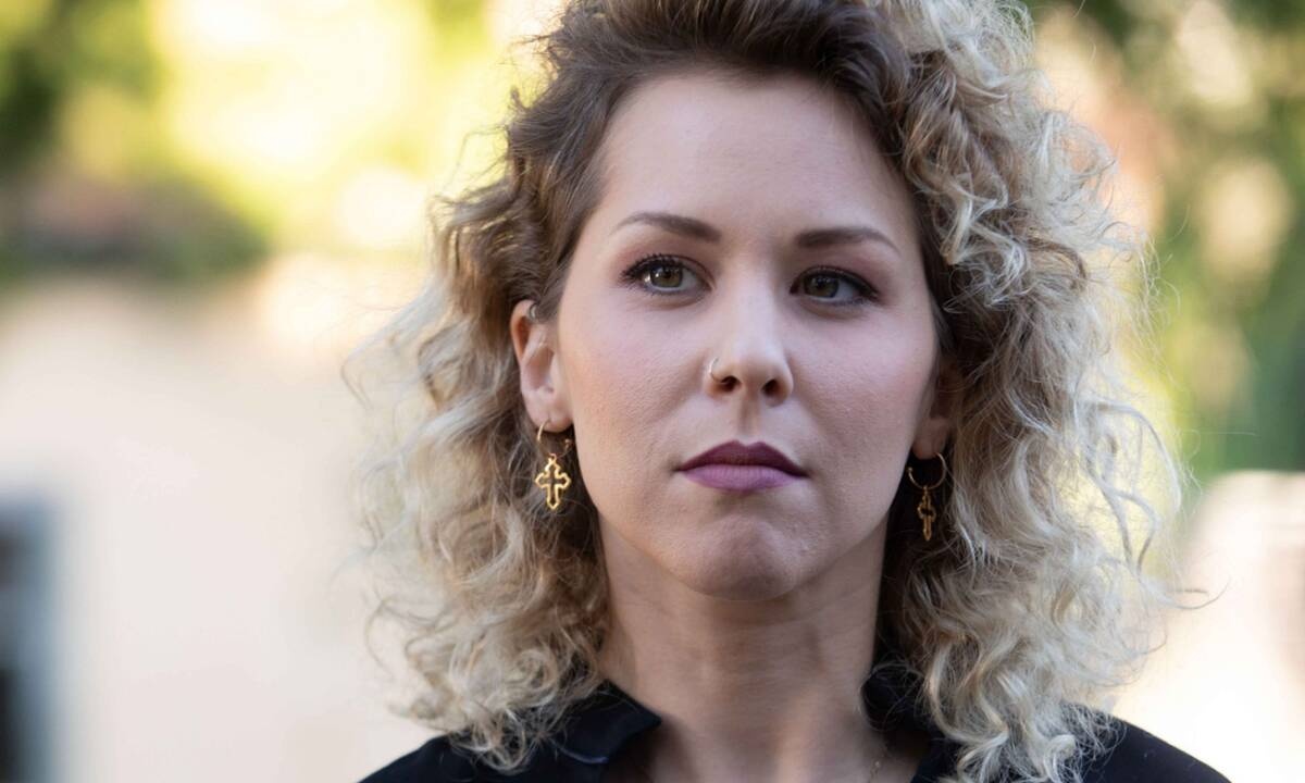 Το Καφέ της Χαράς: Η νέα παπαδιά ξεσήκωσε το Twitter