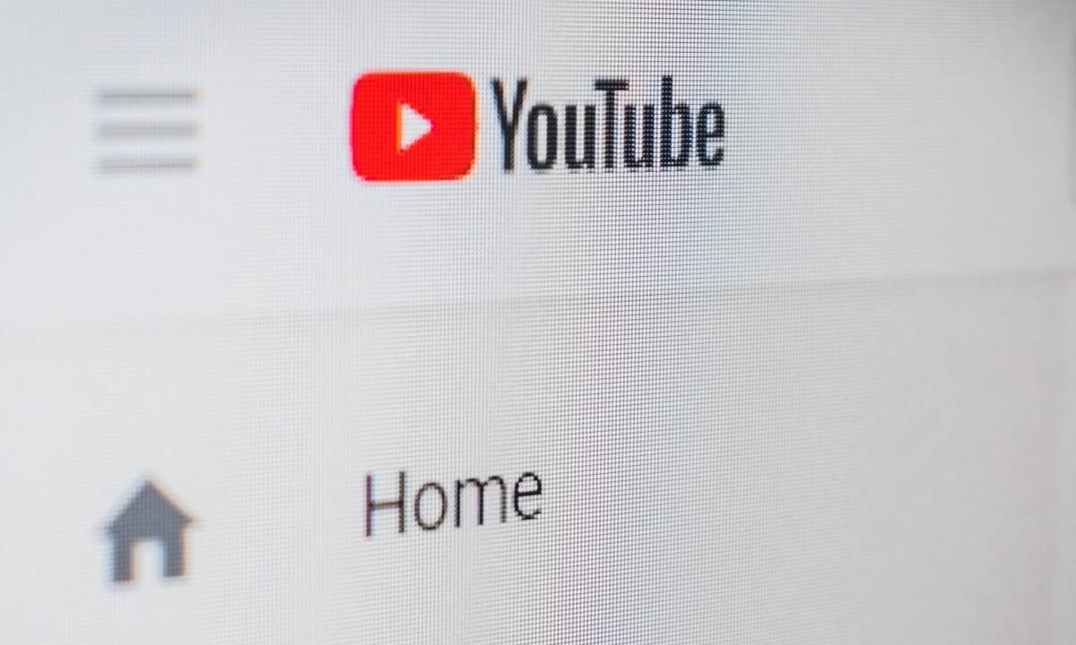 Αυτό το βίντεο έχει 7 δισεκατομμύρια προβολές και δε βγάζει κανένα νόημα