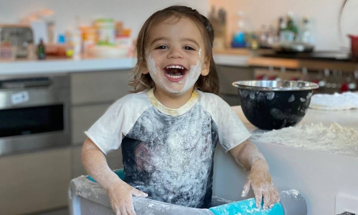 Είναι γλύκας και είναι γιος διάσημης ηθοποιού