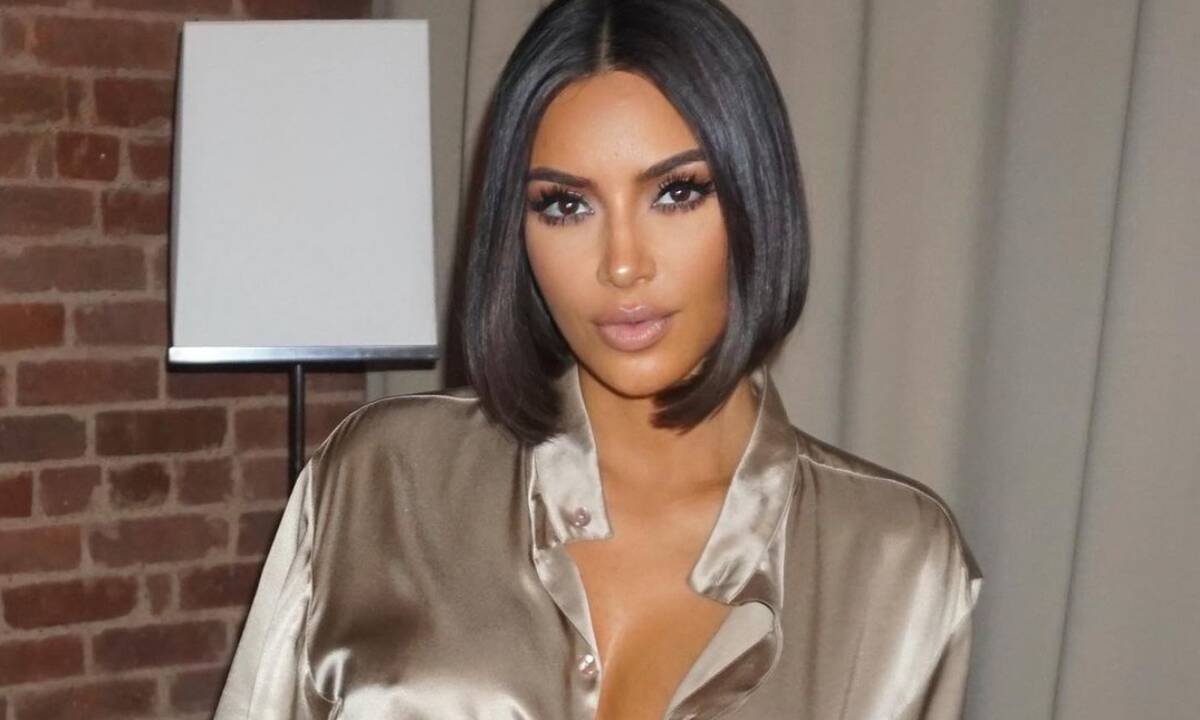 Ξέρω δεν το περίμενες, αλλά η Kim Kardashian έχει... χιούμορ (λίγο)