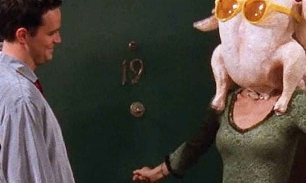 Η «Monica» αναβιώνει την πιο ξεκαρδιστική σκηνή από τα Φιλαράκια