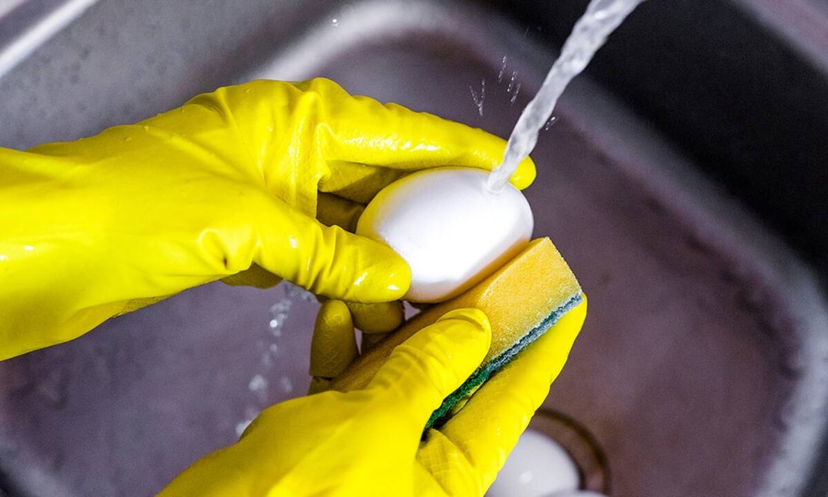 Πρέπει ή όχι να πλένουμε τα αυγά πριν μαγειρευτούν; (vid)