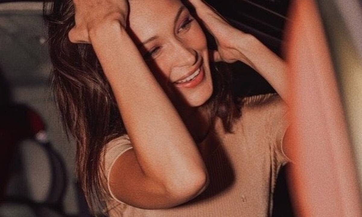 Η Bella Hadid αποδεικνύει πως μπορείς να είσαι στυλάτη μόνο με 15 ευρώ