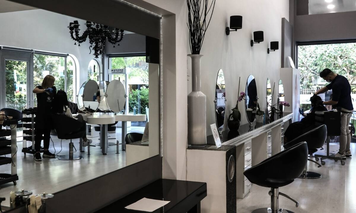 Κομμωτήρια: Πότε θα ανοίξουν – Τι εξετάζουν στην κυβέρνηση