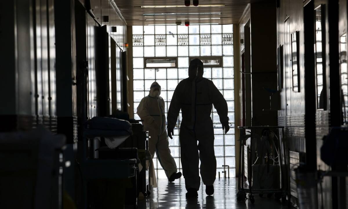 Κορoνοϊός: Συγκλονίζει γιατρός που νόσησε από Covid-19 – «Αισθάνεσαι τον Χάρο δίπλα σου»