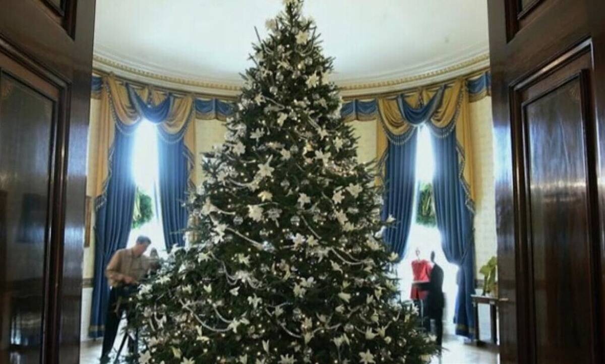 Δεν θα πιστεύεις πού στολίστηκε το πρώτο Χριστουγεννιάτικο δέντρο στην Ελλάδα;