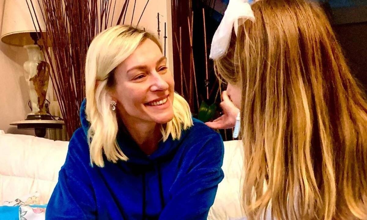 Ζέτα Δούκα: Η κόρη της τακτοποιεί τα παιχνίδια μαζί με τον μπαμπά της