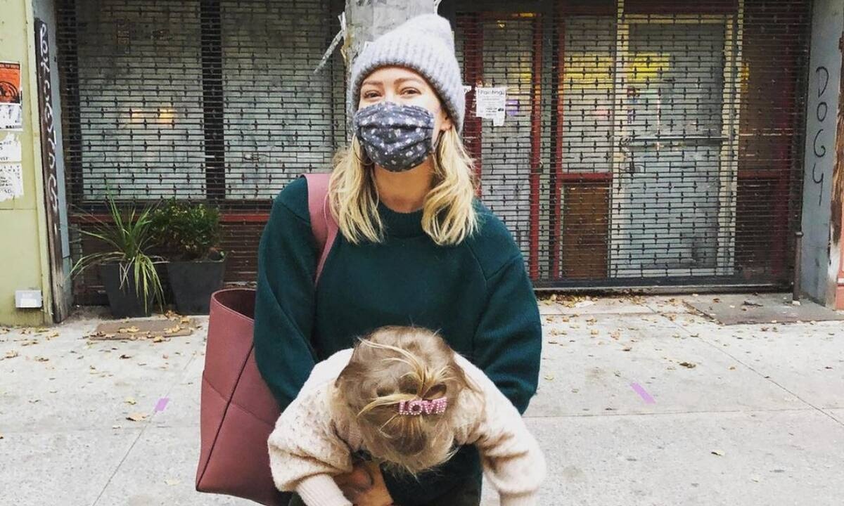 Η κοιλίτσα της φούσκωσε πολύ & η ηθοποιός μας τη δείχνει στην πιο cute photo