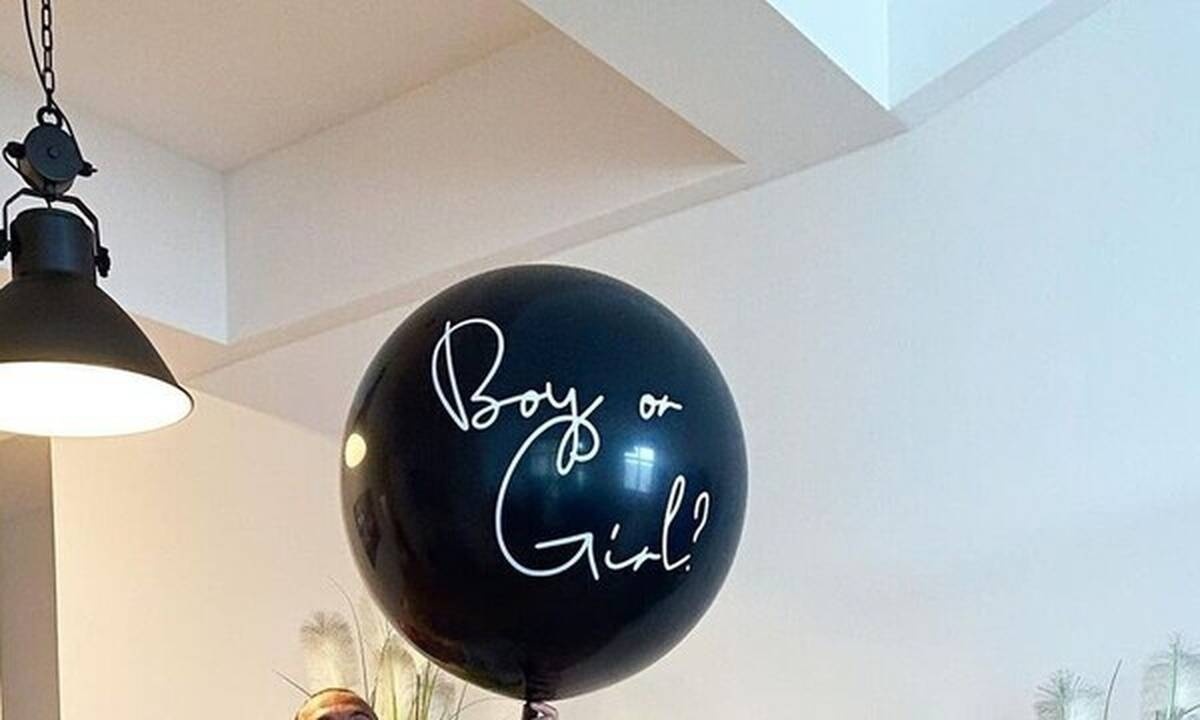 Γνωστό ζευγάρι της showbiz έμαθε το φύλο του μωρού που περιμένει (vid&pics)