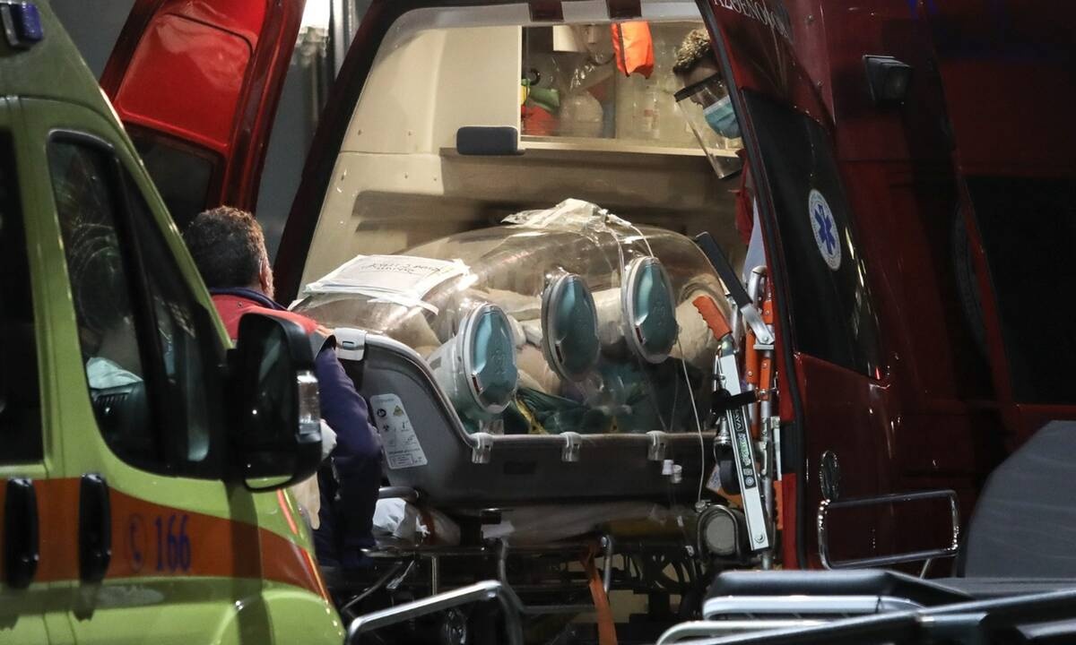 Κρούσματα σήμερα: 1.190 νέες μολύνσεις και 85 θάνατοι σε 24 ώρες - Στους 552 οι διασωληνωμένοι