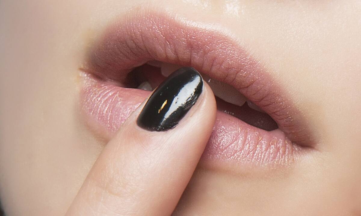 Αυτό είναι το πιο εύκολο και μυρωδάτο DIY scrub χειλιών