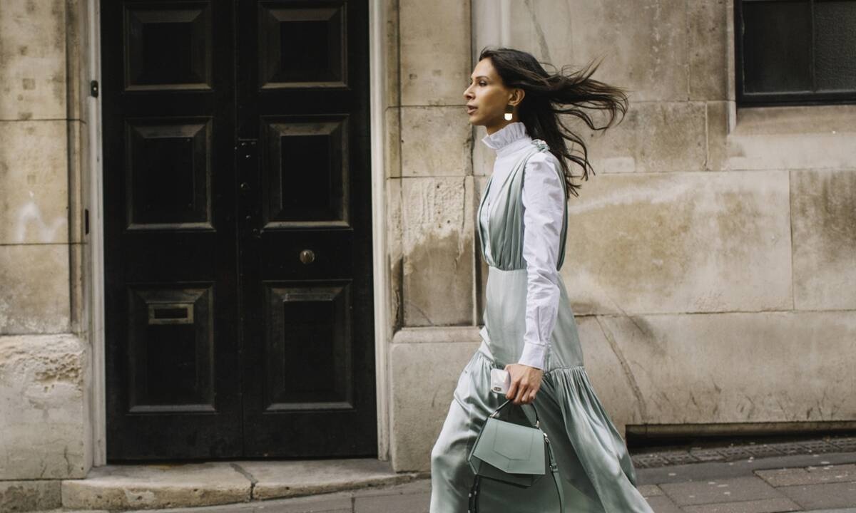 Οδηγός Αγοράς: 10 maxi φορέματα που θα ομορφύνουν τις ημέρες των εορτών