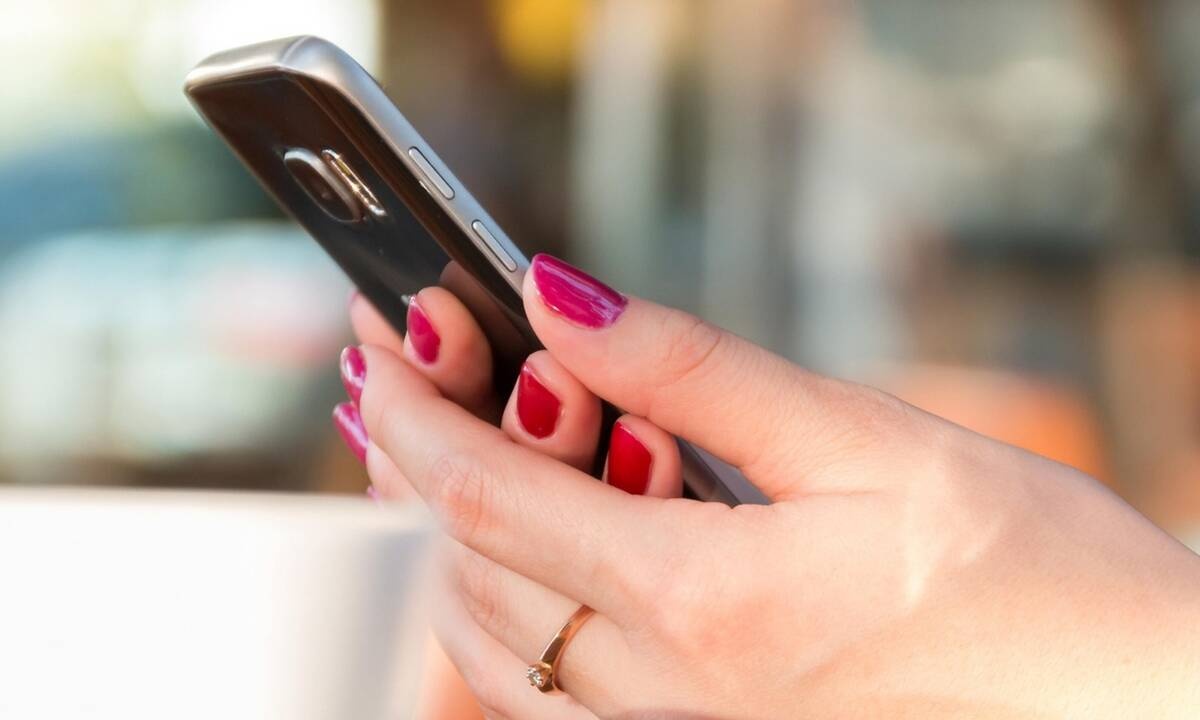 Τα μεγαλύτερα λάθη που κάνουμε όταν καθαρίζουμε το κινητό μας