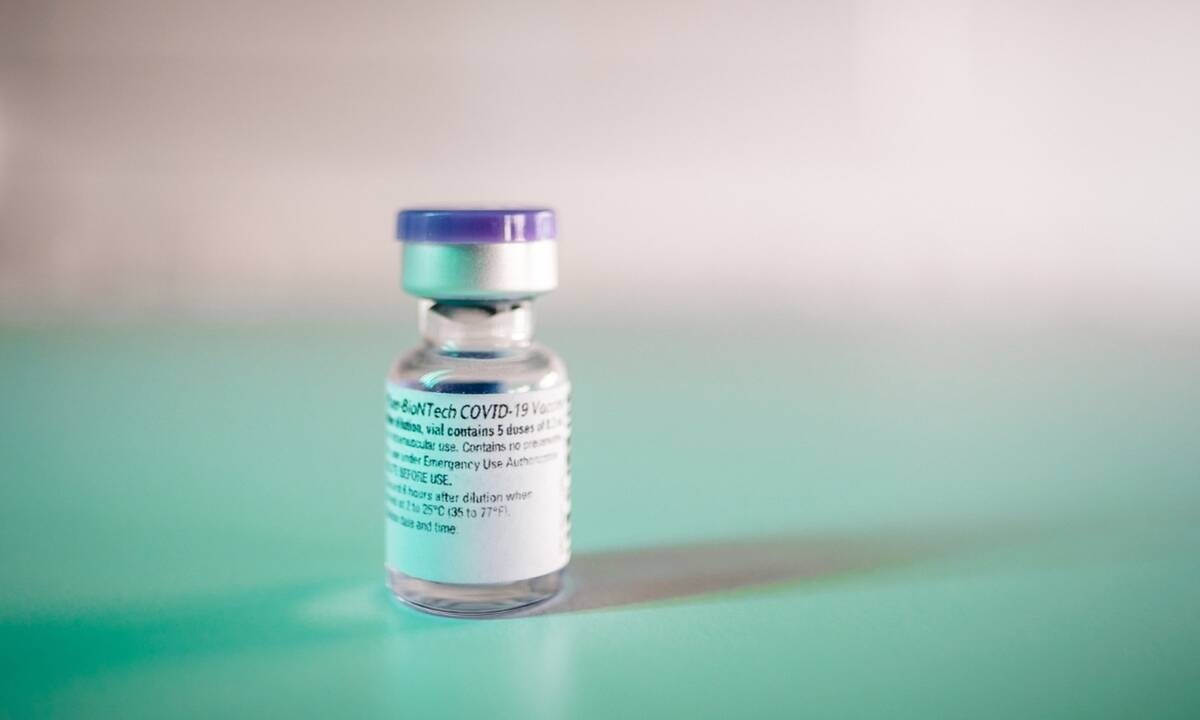 Κορονοϊός: Πότε θα εμβολιαστούν Τσίπρας, Γεννηματά, Κουτσούμπας και Βαρουφάκης