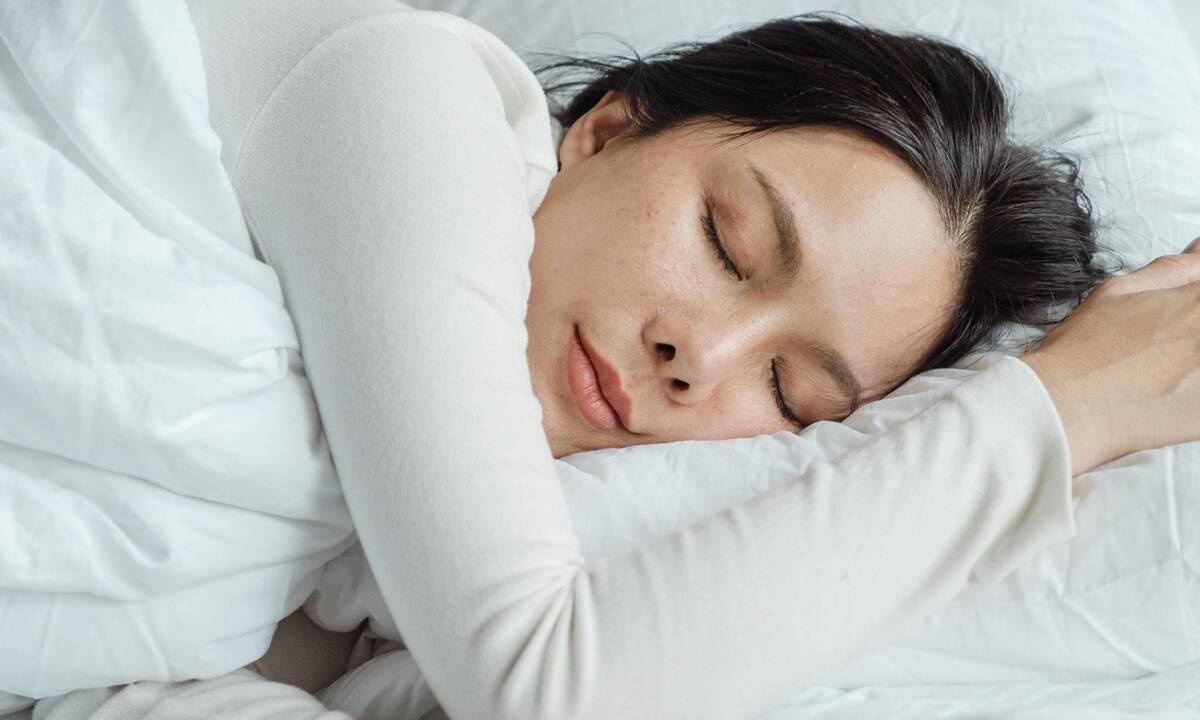 Μήπως τελικά οι γυναίκες χρειάζονται περισσότερο ύπνο απ' ότι οι άντρες;