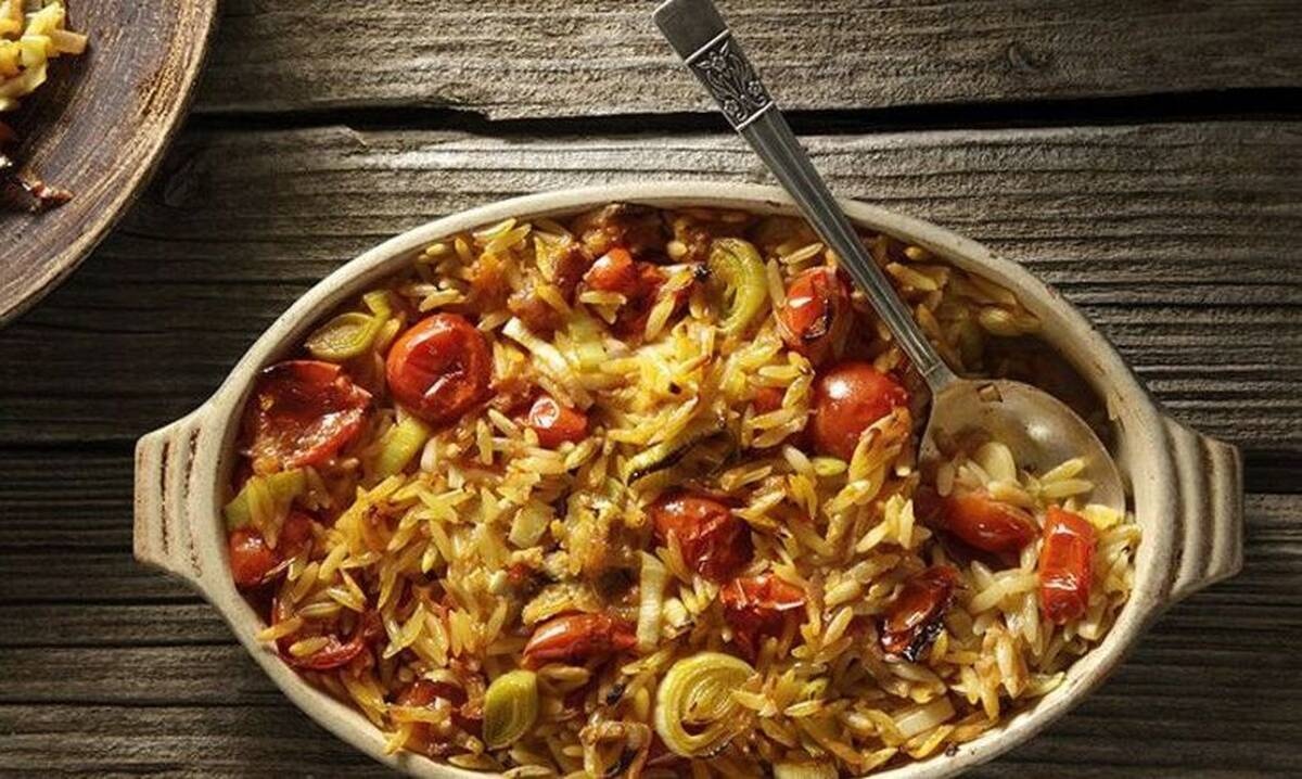 Πεντανόστιμο κριθαράκι με ταχίνι από τον Άκη Πετρετζίκη