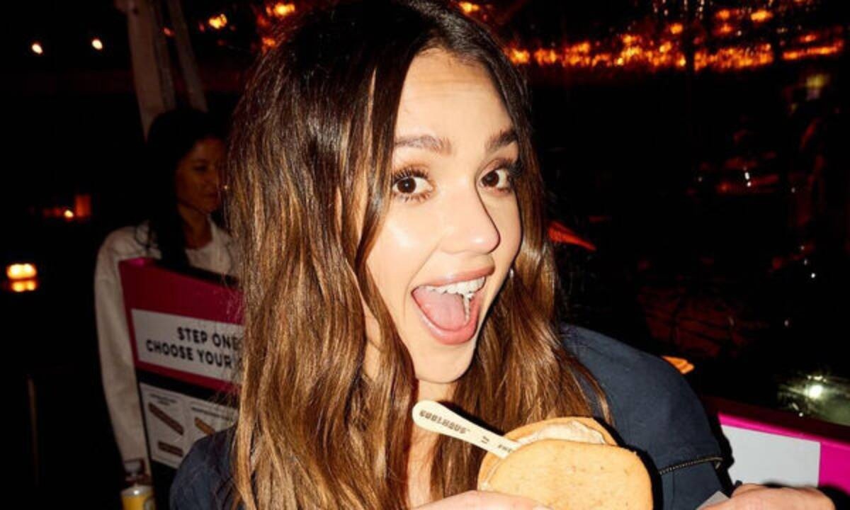 Make up σε πέντε λεπτά; Κάν' το  όπως η Jessica Alba (vid)