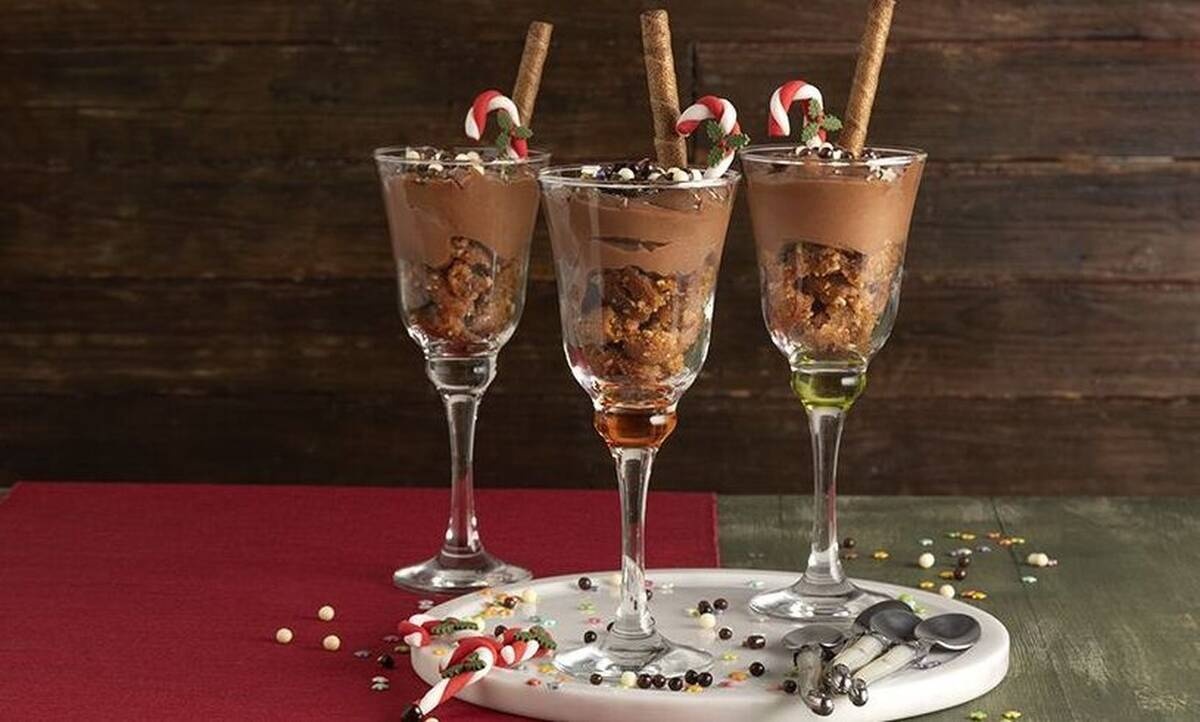 Μους με μελομακάρονα από τον Άκη Πετρετζίκη