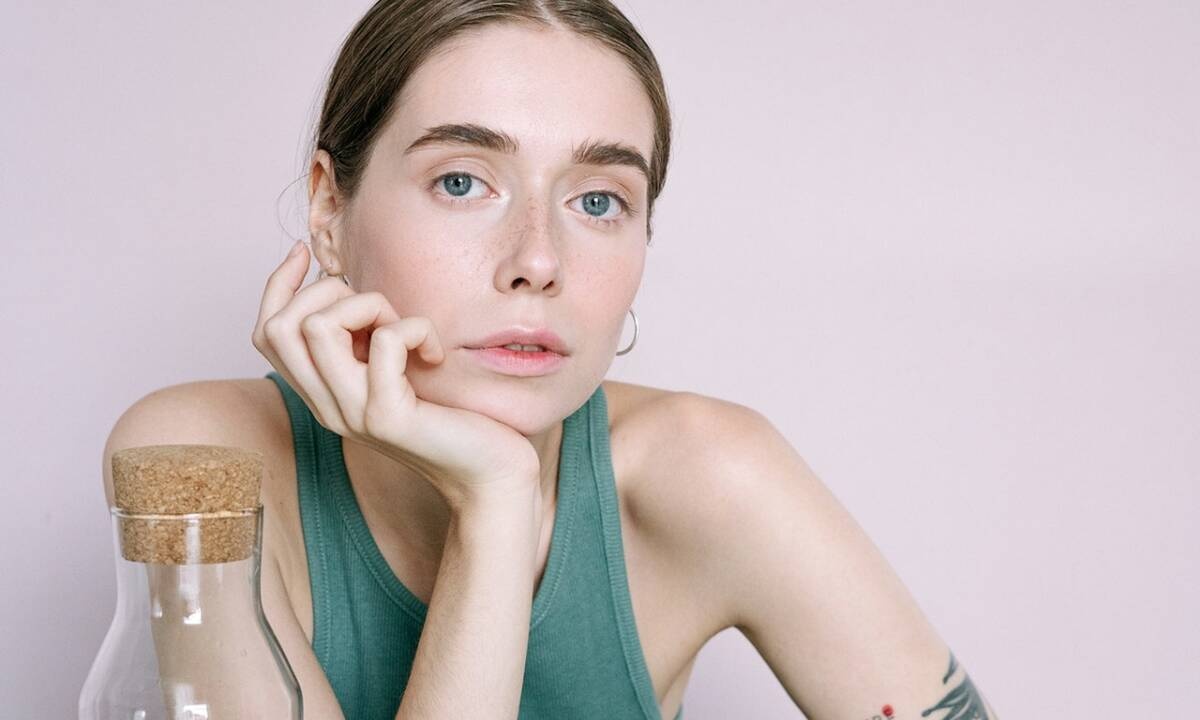 Όλα όσα πρέπει να ξέρεις για να κάνεις detox από την κορυφή ως τα νύχια