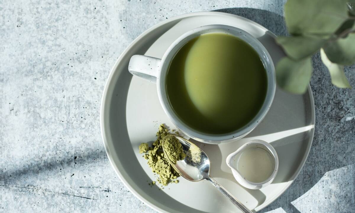 Βρήκαμε γιατί όλες οι γυναίκες πίνουν matcha μετά τις γιορτές