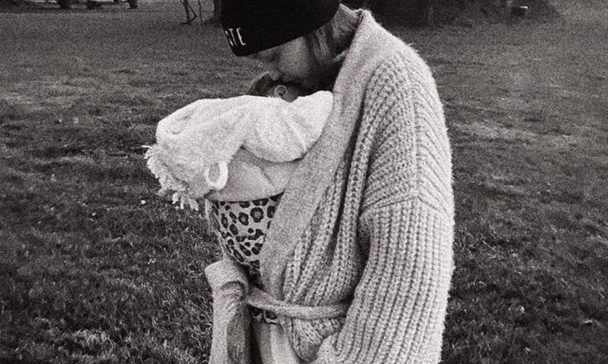 Gigi Hadid: Η νέα φωτό με την κόρη της "έλιωσε" το Instagram