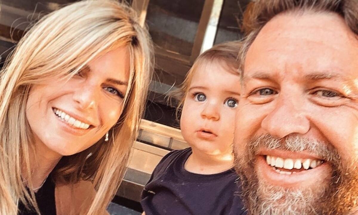 Βαρδής- Σκαφίδα: Ο γιος τους παίζει πιάνο (pics)