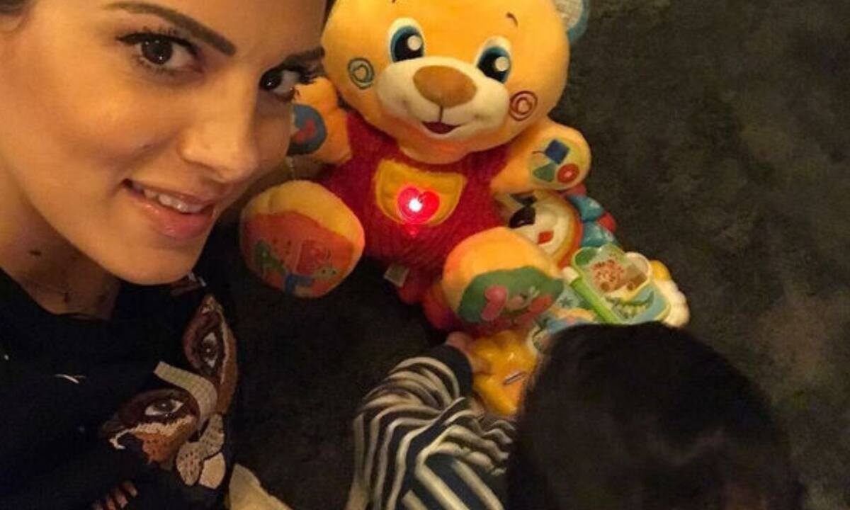 Σταματίνα Τσιμτσιλή: Έτσι ευχήθηκε στον γιο της για τη γιορτή του