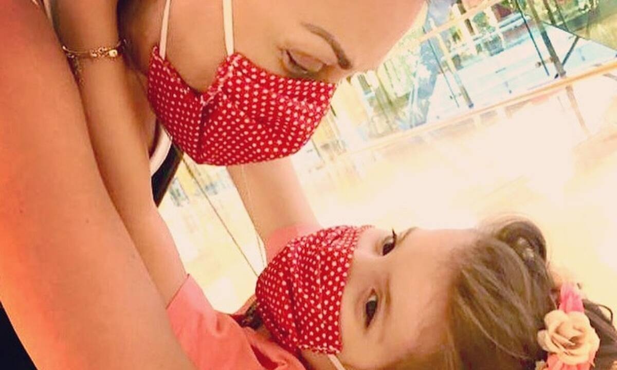 Σίσσυ Φειδά: Κυριακάτικη ποδηλατάδα με την κόρη της (pics)